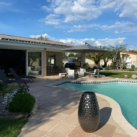 Superbe Avec Piscine فيلة *